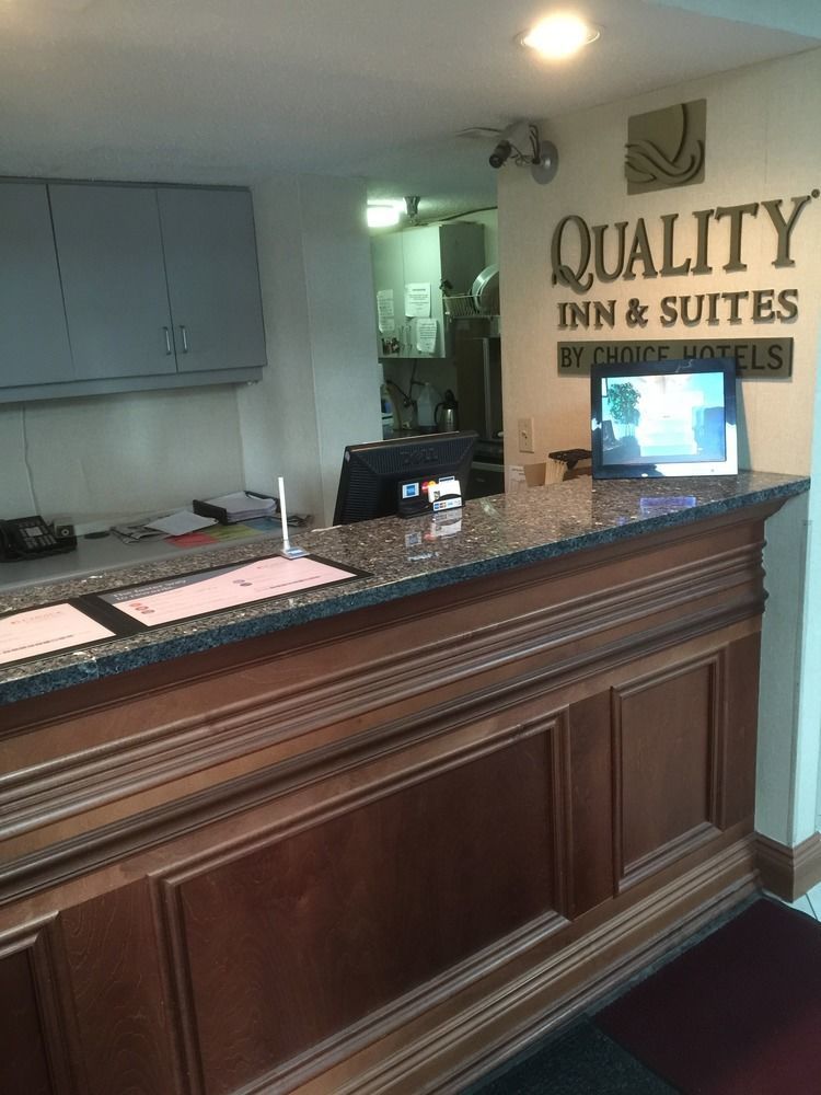 Quality Inn & Suites North Gibsonia Buitenkant foto